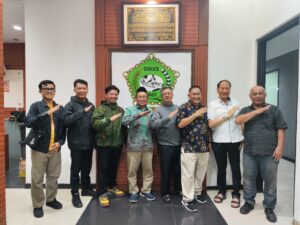 Foto bersama antara perwakilan Pengurus DNIKS dan perwakila Pengurus BK3S DIY